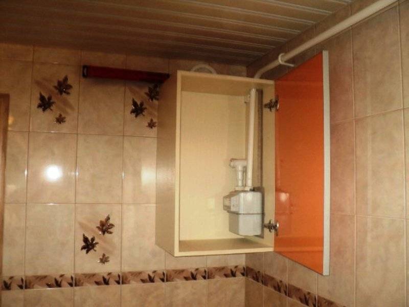Можно ли самому перенести или спрятать газовые трубы на кухне