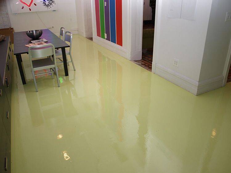 Технология заливки самовыравнивающегося наливного пола своими руками