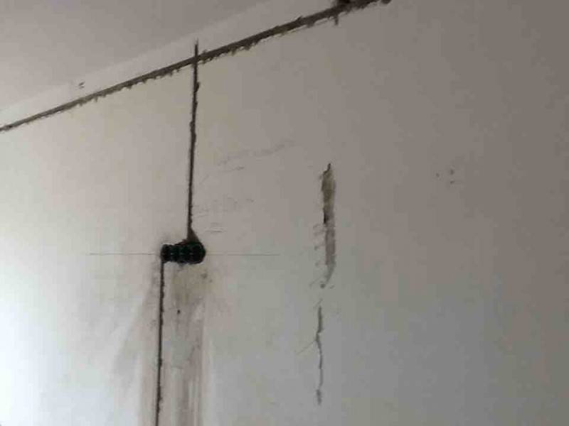 Варианты чем заделать дыру в стене от профессионалов
