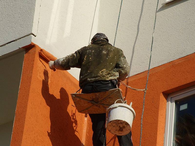 Окраска деревянных фасадов: особенности выполнения работ | mastera-fasada.ru | все про отделку фасада дома