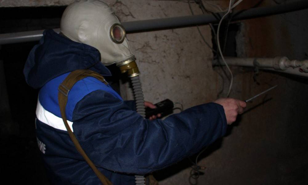 В подъезде пахнет газом